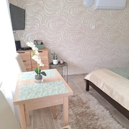 Apartment Varfal *