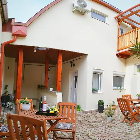 Varfal Apartament *